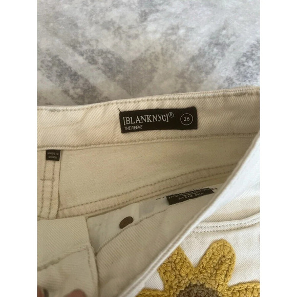 BLANK NYC The Reece Shorts Women 26 Ray of Sunshine Denim‎ Floral Crochet Nwt - Picture 5 of 5